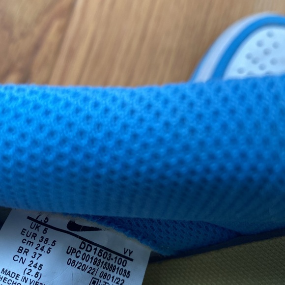 Women’s Dunks low 7.5 - Picture 3 of 5